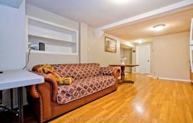 12 odalılar şehir içinde müstakil ev Scarborough'da, Kanada. C$1,704,000