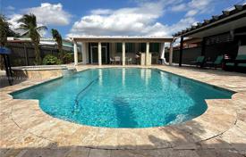 4 odalılar şehir içinde müstakil ev 184 m² Miami'de, Amerika Birleşik Devletleri. $830,000