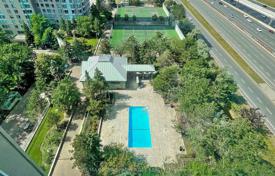 6 odalılar daire Scarborough'da, Kanada. C$736,000