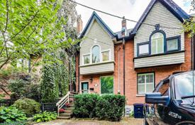 3 odalılar konak Old Toronto'da, Kanada. C$2,245,000