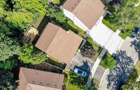 8 odalılar şehir içinde müstakil ev Etobicoke'de, Kanada. C$1,681,000