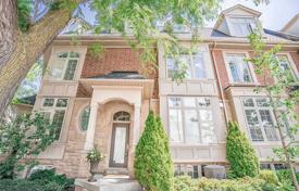 4 odalılar konak East York'da, Kanada. C$2,378,000