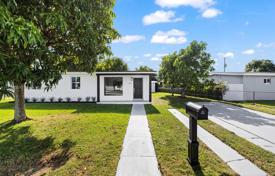 3 odalılar şehir içinde müstakil ev 131 m² Miami'de, Amerika Birleşik Devletleri. $680,000
