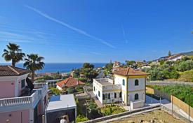 6 odalılar villa 194 m² Liguria'da, İtalya. 1,200,000 €
