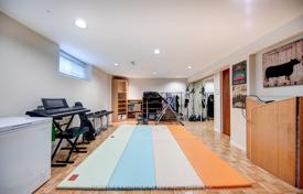 10 odalılar şehir içinde müstakil ev North York'da, Kanada. C$2,227,000