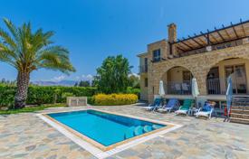 9 odalılar villa 270 m² Poli Crysochous'da, Kıbrıs. 725,000 €