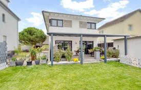 4 odalılar şehir içinde müstakil ev 167 m² Pulheim'da, Almanya. 890,000 €
