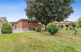 11 odalılar şehir içinde müstakil ev Etobicoke'de, Kanada. C$1,784,000