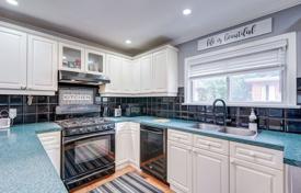 10 odalılar şehir içinde müstakil ev North York'da, Kanada. C$1,389,000
