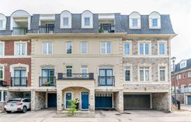 4 odalılar konak North York'da, Kanada. C$1,556,000