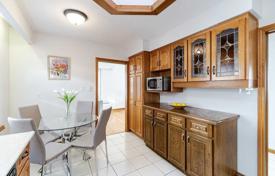 5 odalılar şehir içinde müstakil ev Etobicoke'de, Kanada. C$1,786,000