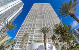 Sıfır daire – Collins Avenue, Miami, Florida,  Amerika Birleşik Devletleri. 4,114,000 €
