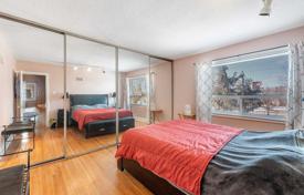 6 odalılar şehir içinde müstakil ev North York'da, Kanada. C$1,847,000