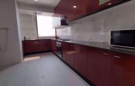 3 odalılar kondominyumda daireler Khlong Toei'de, Tayland. $3,700 haftalık
