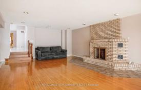 12 odalılar şehir içinde müstakil ev North York'da, Kanada. C$2,471,000