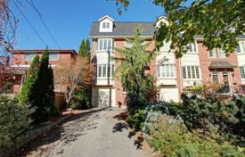 3 odalılar konak Etobicoke'de, Kanada. C$1,246,000