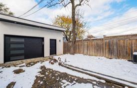 9 odalılar şehir içinde müstakil ev York'da, Kanada. C$1,810,000