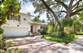 Yazlık ev – Coral Gables, Florida, Amerika Birleşik Devletleri. 719,000 €