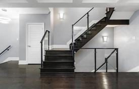 8 odalılar şehir içinde müstakil ev North York'da, Kanada. C$2,170,000
