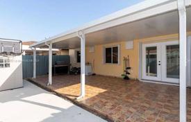 3 odalılar şehir içinde müstakil ev 117 m² Hialeah'da, Amerika Birleşik Devletleri. $440,000