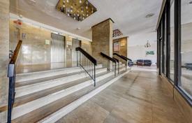 6 odalılar daire Scarborough'da, Kanada. C$696,000