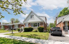 10 odalılar şehir içinde müstakil ev Scarborough'da, Kanada. C$1,294,000