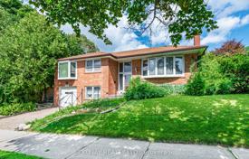 11 odalılar şehir içinde müstakil ev North York'da, Kanada. C$1,771,000