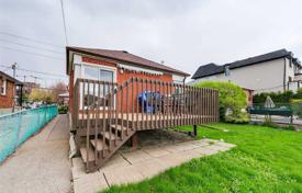 11 odalılar şehir içinde müstakil ev North York'da, Kanada. C$1,629,000