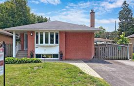 Şehir içinde müstakil ev – Scarborough, Toronto, Ontario,  Kanada. C$1,260,000