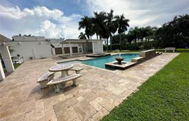 Şehir içinde müstakil ev – Miami, Florida, Amerika Birleşik Devletleri. $2,580,000