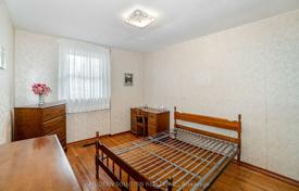 8 odalılar şehir içinde müstakil ev Scarborough'da, Kanada. C$1,328,000