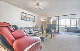 9 odalılar daire Scarborough'da, Kanada. C$971,000