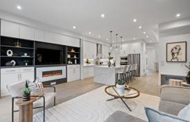 12 odalılar şehir içinde müstakil ev Scarborough'da, Kanada. C$2,717,000