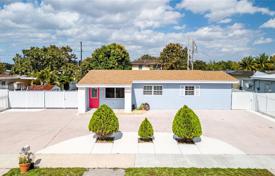 3 odalılar şehir içinde müstakil ev 174 m² Miami Gardens'da, Amerika Birleşik Devletleri. $545,000