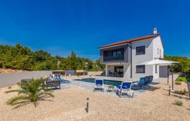 5 odalılar şehir içinde müstakil ev 167 m² Primorje-Gorski Kotar County'da, Hırvatistan. 650,000 €