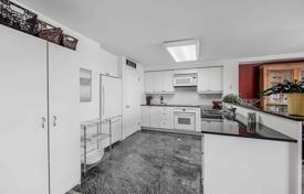 5 odalılar daire North York'da, Kanada. C$1,238,000