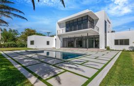 8 odalılar villa Miami'de, Amerika Birleşik Devletleri. $2,449,000