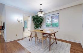10 odalılar şehir içinde müstakil ev North York'da, Kanada. C$2,470,000