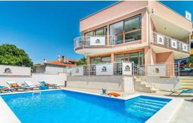 3 odalılar şehir içinde müstakil ev 240 m² Novigrad (Istria County)'da, Hırvatistan. 1,700,000 €