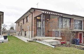 3 odalılar konak North York'da, Kanada. C$1,227,000