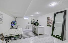 11 odalılar konak North York'da, Kanada. C$1,318,000