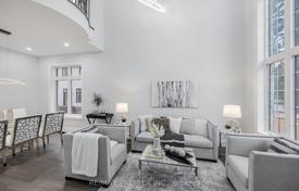 12 odalılar şehir içinde müstakil ev Scarborough'da, Kanada. C$2,574,000