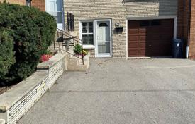 6 odalılar konak North York'da, Kanada. C$1,306,000