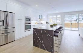 17 odalılar şehir içinde müstakil ev Scarborough'da, Kanada. C$2,498,000