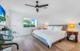 4 odalılar şehir içinde müstakil ev 231 m² Miami'de, Amerika Birleşik Devletleri. $2,250,000