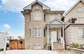 Şehir içinde müstakil ev – York, Toronto, Ontario,  Kanada. C$1,143,000