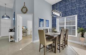 3 odalılar şehir içinde müstakil ev 230 m² Florida'da, Amerika Birleşik Devletleri. $565,000