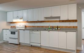 10 odalılar şehir içinde müstakil ev North York'da, Kanada. C$1,789,000