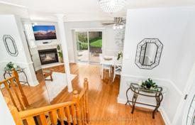 9 odalılar şehir içinde müstakil ev Etobicoke'de, Kanada. C$1,719,000