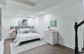8 odalılar konak Old Toronto'da, Kanada. C$1,167,000